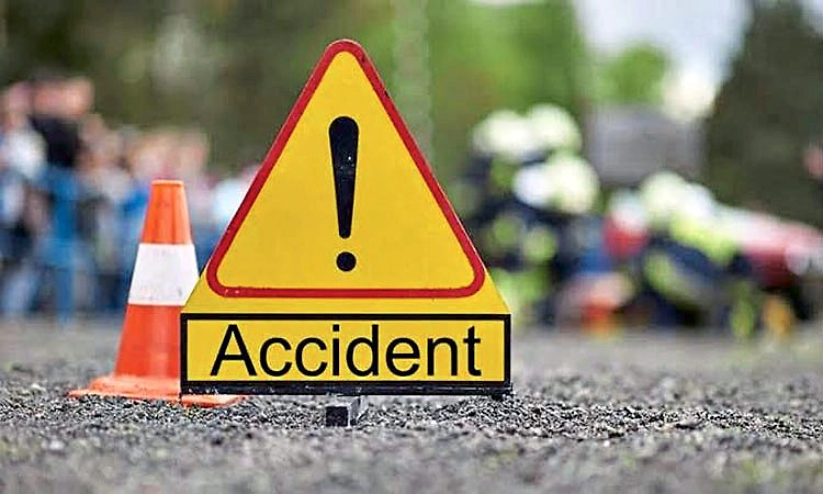 Sulya: ರಸ್ತೆಗೆ ಬಿದ್ದ ಹೆಲ್ಮೆಟ್‌ನಿಂದ ಸರಣಿ ಅಪಘಾತ; ಆಟೋ ಜಖಂ