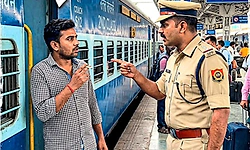 ರೈಲಲ್ಲಿ ಧೂಮಪಾನ, ಭಿಕ್ಷಾಟನೆ ಮಾಡಿದರೆ 2000 ರೂ. ದಂಡ!