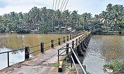 Mangaluru: ದಂಬೆಲ್‌-ಬಂಗ್ರಕೂಳೂರು: ಹೊಸ ಸೇತುವೆ ಬೇಡಿಕೆ
