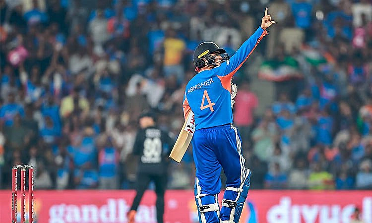 Insane Batting: 91 ಎಸೆತದಲ್ಲಿ 233 ರನ್‌: 15 ಬೌಂಡರಿ, 25 ಸಿಕ್ಸರ್‌ ಸಿಡಿಸಿದ ಅಭಿಷೇಕ್‌ 