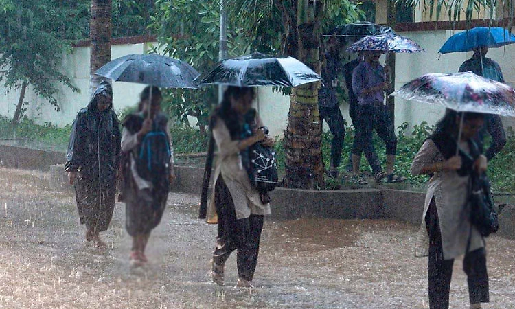 ಸೋಮವಾರ (ಆ.03) ದಕ್ಷಿಣ ಕನ್ನಡ ಜಿಲ್ಲೆಯ ವಿವಿಧ ತಾಲೂಕುಗಳ ಶಾಲಾ-ಕಾಲೇಜುಗಳಿಗೆ ರಜೆ ಘೋಷಣೆ