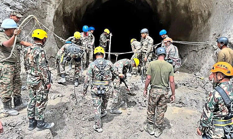 ನೇಪಾಳ ಭೂಸುನಾಮಿ: ಸುರಂಗ ಬೇಧಿಸುವಲ್ಲಿ ಭಾರತ ತಂಡ ಯಶಸ್ವಿ