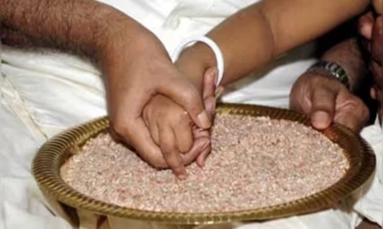 'Vidyarambham': Toddlers step into world of letters in Kerala on Vijayadasami