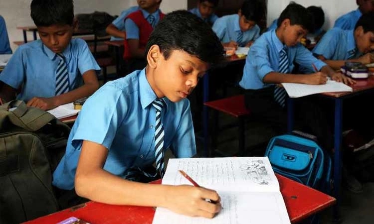 ಸಂಭ್ರಮ ಶನಿವಾರಕ್ಕೆ ಮಂಕು: ವಾಡಿಕೆಯಂತೆ ತರಗತಿ