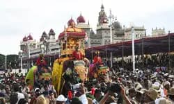 415ನೇ ಮೈಸೂರು ದಸರಾ ಸಂಪನ್ನ... ಗಜಪಡೆ, ಸ್ತಬ್ಧಚಿತ್ರಗಳು,  ಕಲಾತಂಡಗಳ ಮೆರವಣಿಗೆ