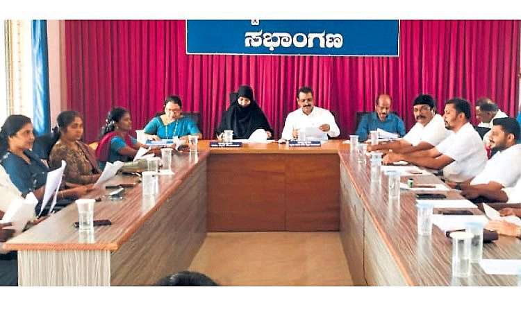 ಎಪಿಎಂಸಿ ಯಾರ್ಡ್‌ನ ಅಕ್ರಮ ಕಟ್ಟಡ ವಿರುದ್ಧ ಕ್ರಮ: ಕಡಬ ಪಟ್ಟಣ ಪಂಚಾಯತಿ ನಿರ್ಧಾರ