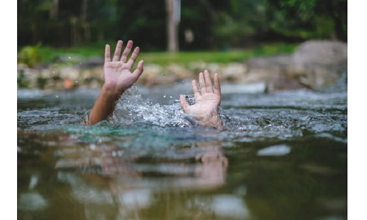 Two tourists from Mysuru dead, two critical after boat capsizes near Kodibengre Beach 