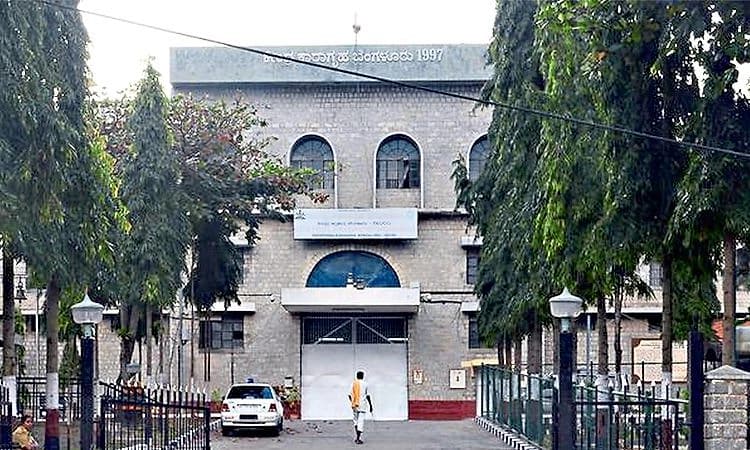 Bengaluru: ಜೈಲಿನಲ್ಲಿ ಬೀಡಿ, ಸಿಗರೆಟ್‌ ನಿಷೇಧ: ಕೈದಿಗಳಿಂದ ಧರಣಿ