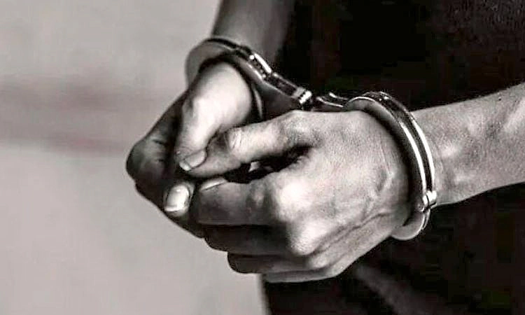 ಸೊಸೈಟಿ ಕಾರ್ಯದರ್ಶಿ, ಸದಸ್ಯರ ಮೇಲೆ ಹಲ್ಲೆ: ಮೂವರ ಬಂಧನ