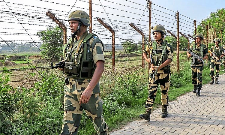 ಭಾರತದ ಗಡಿಯಲ್ಲಿ 120 ಉಗ್ರರು: ಮುನ್ನೆಚ್ಚರಿಕೆ ವಹಿಸಿದ ಬಿಎಸ್‌ಎಫ್‌ 