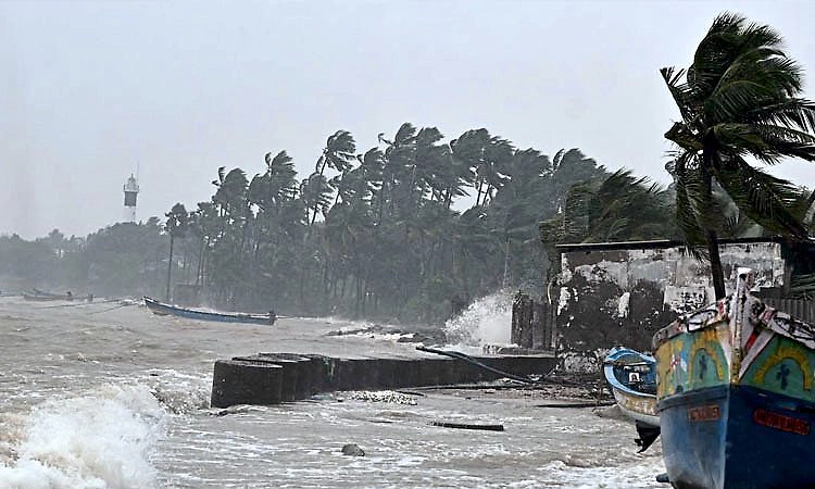 ದಿತ್ವಾ ಸೈಕ್ಲೋನ್‌ನಿಂದ ತಮಿಳುನಾಡಲ್ಲಿ ಭಾರಿ ಮಳೆ: ಸಾವು 4ಕ್ಕೇರಿಕೆ