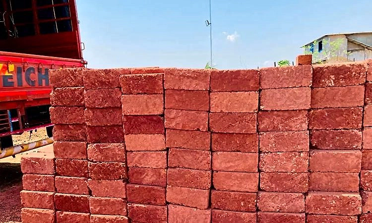 Mangaluru: ಕೆಂಪು ಕಲ್ಲು ನಿಯಮ ಸಡಿಲವಾದರೂ ನಿರೀಕ್ಷಿತ ಅರ್ಜಿ ಬಂದಿಲ್ಲ: ಡಿಸಿ