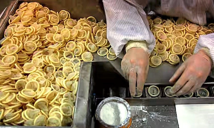 ಜನಸಂಖ್ಯೆ ಹೆಚ್ಚಿಸಲು ಗರ್ಭನಿರೋಧಕಗಳಿಗೆ ಚೀನಾದಲ್ಲಿ ಭಾರಿ ತೆರಿಗೆ 