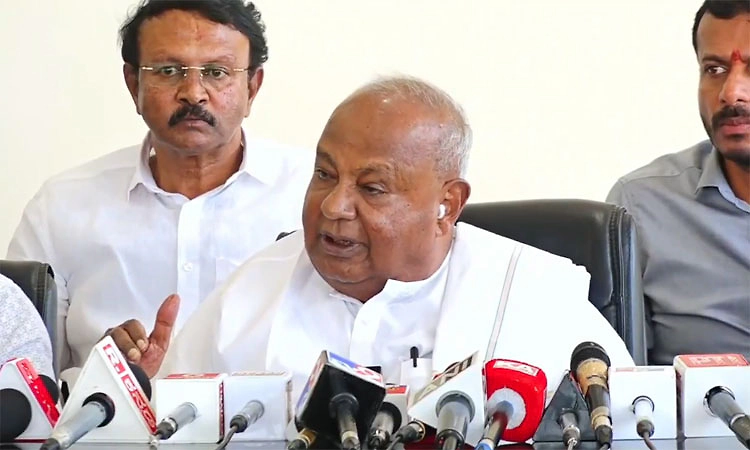 ಕೋಗಿಲುವಿನಲ್ಲಿ ಬಾಂಗ್ಲಾದವರು ಇರಬಹುದು,ವ್ಹೀಲ್‌ ಚೇರ್‌ನಲ್ಲೆ ಬರ್ತೇನೆ: ದೇವೇಗೌಡ