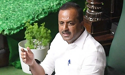 ಲ್ಯಾಪ್‌ಟಾಪ್‌ ಬೇಡ, ಎಲ್ಲ ಸದಸ್ಯರಿಗೂ ಟ್ಯಾಬ್‌ ಕೊಡುತ್ತೇನೆ: ಸ್ಪೀಕರ್‌ ಖಾದರ್