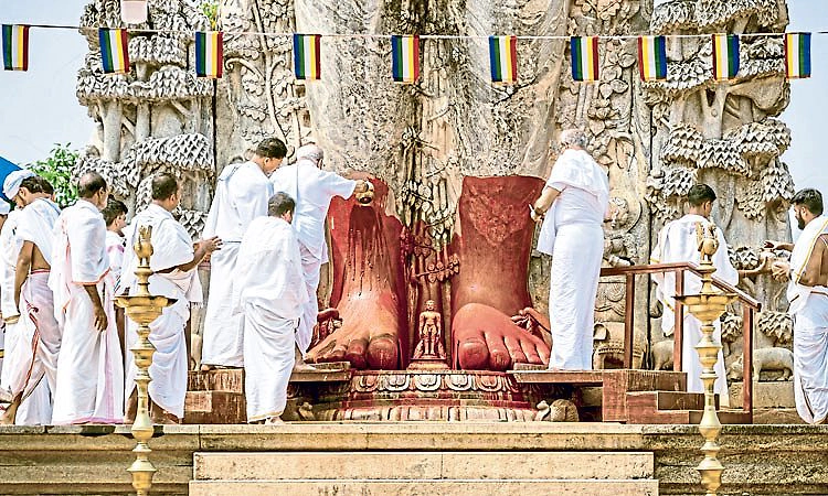 Dharmasthala: ಭಗವಾನ್‌ ಬಾಹುಬಲಿ ಸ್ವಾಮಿ ಮೂರ್ತಿಗೆ ಪಾದಾಭಿಷೇಕ