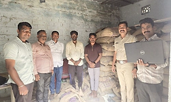 Siruguppa: ಪಡಿತರ ಅಕ್ಕಿ ಅಕ್ರಮ ಸಂಗ್ರಹ; ಅಧಿಕಾರಿಗಳ ವಶ
