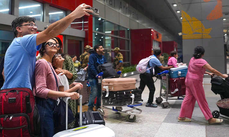 ವಿಮಾನ ಸೇವೆ ಭಾಗಶಃ ಆರಂಭ: ‘ಕೊಲ್ಲಿ ಕೊಳ್ಳಿ’ಯಿಂದ 213 ಕನ್ನಡಿಗರ ವಾಪಸ್‌