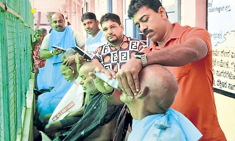 Kota: ರಜಾ ದಿನ ಅನಾಥಾಶ್ರಮದಲ್ಲಿ ಕ್ಷೌರ ಸೇವೆ