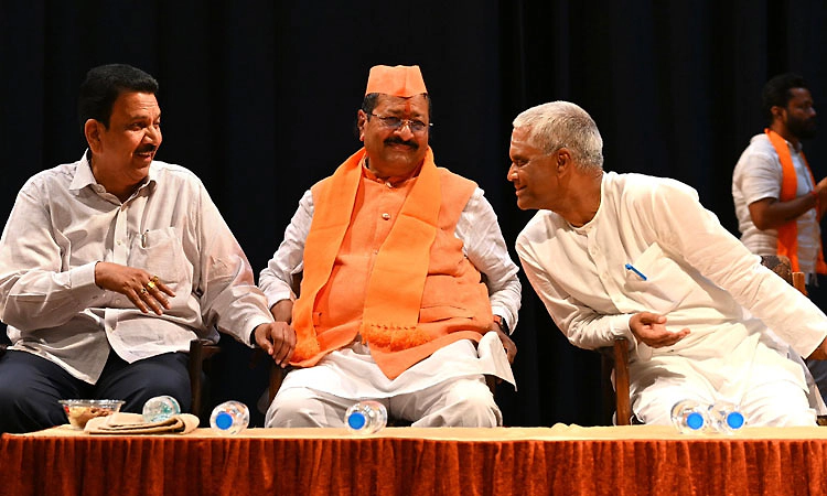 ಬಿಜೆಪಿ ಪರ ಉಚ್ಚಾಟಿತ ಶಾಸಕ ಬಸನಗೌಡ ಯತ್ನಾಳ್‌ ಮತ ಬೇಟೆ!