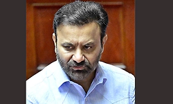 ಪ್ರಧಾನಿ ಮೋದಿ ದೇವರಾ, ಪ್ರಶ್ನಿಸುವಂತಿಲ್ಲವಾ?: ಸಂತೋಷ್‌  ಲಾಡ್‌