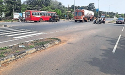 Confusing barricade setup raises safety concerns near Koteshwara highway bend