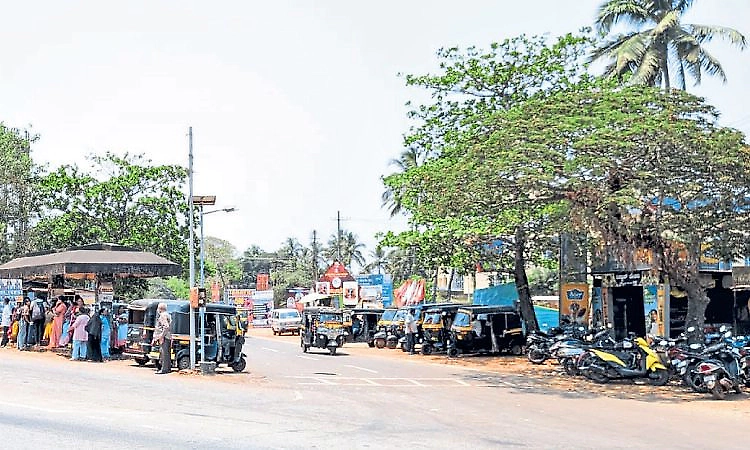 Lack of public toilet at Trasi junction causes hardship for commuters