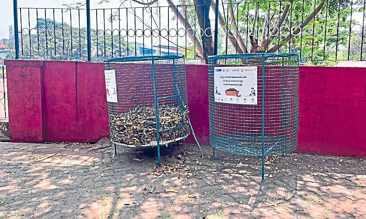 ಪುತ್ತೂರಿನಲ್ಲಿ ತರಗೆಲೆ ಗೊಬ್ಬರ ತಯಾರಿ ಪ್ರಯೋಗ