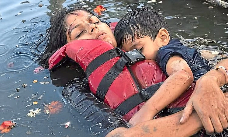 ಜಬಲ್ಪುರ ದೋಣಿ ದುರಂತ: ವೈರಲ್ ಆದ ತಾಯಿ-ಮಗುವಿನ ಫೋಟೋ ಅಸಲಿಯಲ್ಲ!; ಜಿಲ್ಲಾಧಿಕಾರಿ ಸ್ಪಷ್ಟನೆ