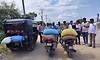 Siruguppa: ಪಡಿತರ ಅಕ್ಕಿ ಚೀಲ ಸಾಗಿಸುತ್ತಿದ್ದ ಆಟೋ, ದ್ವಿಚಕ್ರ ವಾಹನ ವಶ