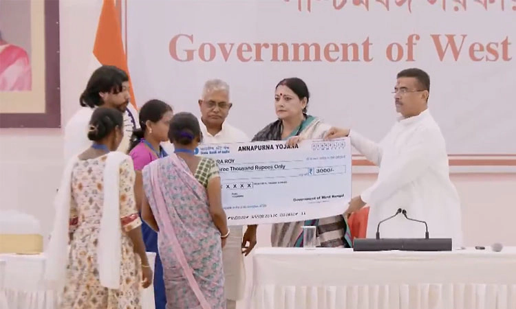 Kolkata: ಪಶ್ಚಿಮ ಬಂಗಾಳದಲ್ಲಿ 'ಅನ್ನಪೂರ್ಣ ಯೋಜನೆ'ಗೆ ಚಾಲನೆ ನೀಡಿದ ಸಿಎಂ ಸುವೇಂದು ಅಧಿಕಾರಿ