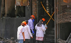 Delhi Hotel Fire: ಹೆಣಗಳ ಗುರುತು ಸಿಗದಷ್ಟು ಸುಟ್ಟು ಕರಕಲಾದ ದೇಹಗಳು