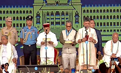 DK Shivakumar Oath: ಗಂಗಾಧರ ಅಜ್ಜನ ಹೆಸರಿನಲ್ಲಿ ಡಿಕೆಶಿ ಸಿಎಂ ಆಗಿ ಪ್ರಮಾಣವಚನ ಸ್ವೀಕಾರ