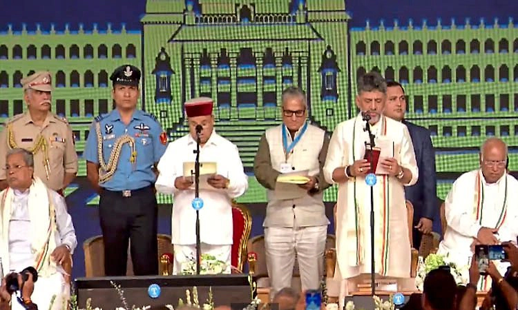 DK Shivakumar Oath: ಗಂಗಾಧರ ಅಜ್ಜನ ಹೆಸರಿನಲ್ಲಿ ಡಿಕೆಶಿ ಸಿಎಂ ಆಗಿ ಪ್ರಮಾಣವಚನ ಸ್ವೀಕಾರ