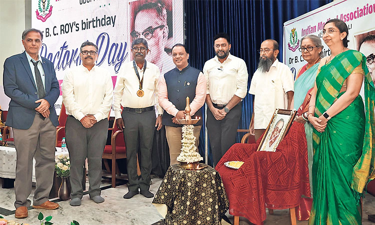 ಸವಾಲನ್ನು ವೈದ್ಯರು ಸಮಚಿತ್ತದಿಂದ ಎದುರಿಸಬೇಕು: ಡಾ| ಅನಿಲ್‌ ಭಟ್
