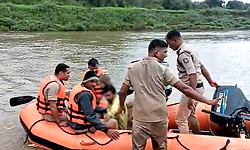 ಹೇಮಾವತಿ ನದಿಗೆ ಹಾರಿ ಆತ್ಮಹತ್ಯೆಗೆ ಯತ್ನಿಸಿದ ವ್ಯಕ್ತಿ; ಅಗ್ನಿಶಾಮಕ ಸಿಬ್ಬಂದಿಗಳಿಂದ ರಕ್ಷಣೆ