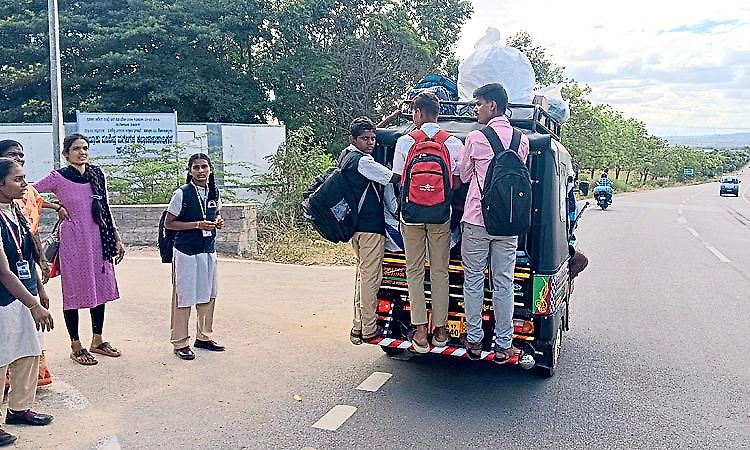 Commuters struggle as Molakalmuru reels under inadequate public transport