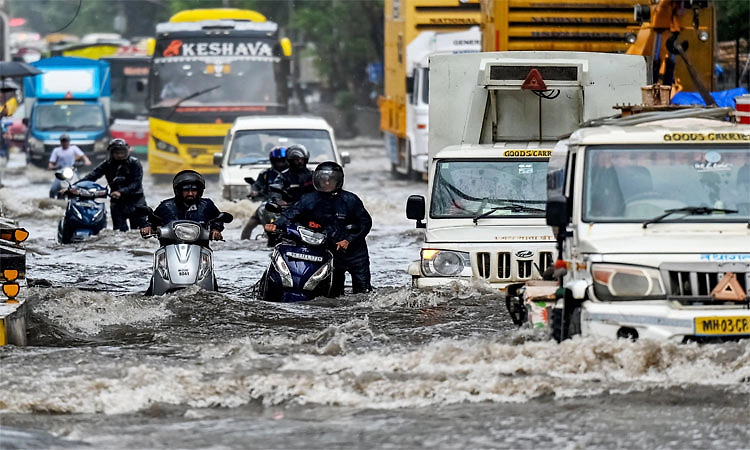 ಮುಂಬಯಿ: ಮುಂದಿನ 3 ದಿನ ಭಾರೀ ಮಳೆ ಸಾಧ್ಯತೆ- ಹವಾಮಾನ ಇಲಾಖೆ