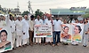 ಉಮಾಶ್ರೀಗೆ ಸಚಿವ ಸ್ಥಾನ ನೀಡಲು ಆಗ್ರಹಿಸಿ ಬನಹಟ್ಟಿಯಲ್ಲಿ ಕಾಂಗ್ರೆಸ್ ಕಾರ್ಯಕರ್ತರ ಪ್ರತಿಭಟನೆ