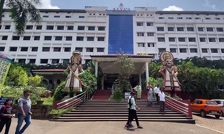 ಮೂಡುಬಿದಿರೆ: ಆಳ್ವಾಸ್‌ ಪ.ಪೂ. ಕಾಲೇಜಿಗೆ ಎರಡು ವಿಭಾಗದಲ್ಲಿ ಸಮಗ್ರ ತಂಡ ಪ್ರಶಸ್ತಿ