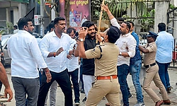ಐಪಿಎಸ್‌ ಅಧಿಕಾರಿ ಮೇಲೆ ಗೂಂಡಾವರ್ತನೆ: ಕಾಂಗ್ರೆಸ್ ಕಾರ್ಯಕರ್ತರ ವಿರುದ್ಧ ಕೇಸ್