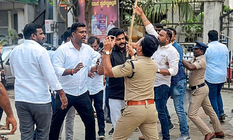 ಐಪಿಎಸ್‌ ಅಧಿಕಾರಿ ಮೇಲೆ ಗೂಂಡಾವರ್ತನೆ: ಕಾಂಗ್ರೆಸ್ ಕಾರ್ಯಕರ್ತರ ವಿರುದ್ಧ ಕೇಸ್