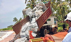 ಮಟ್ಟು ಬೀಚ್‌: ಕಡಲ್ಕೊರೆತ ತಡೆಗೆ ತುರ್ತು ಕಾಮಗಾರಿ