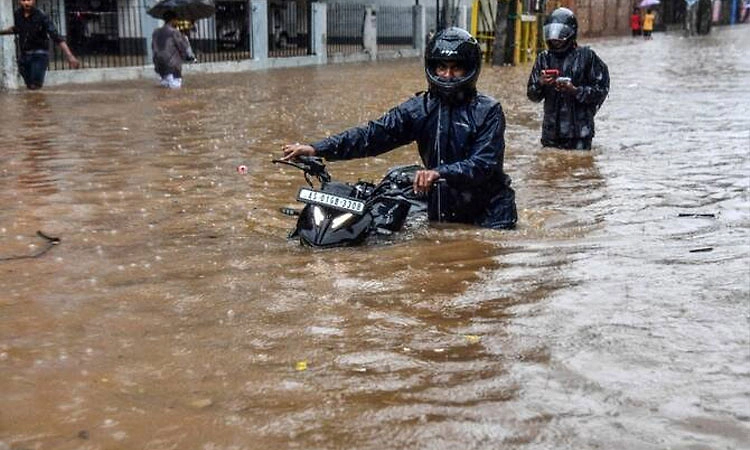 ಉತ್ತರ ಮಳೆ ರಾದ್ಧಾಂತಕ್ಕೆ 5 ಬಲಿ: ಹಲವೆಡೆ ಪ್ರವಾಹ