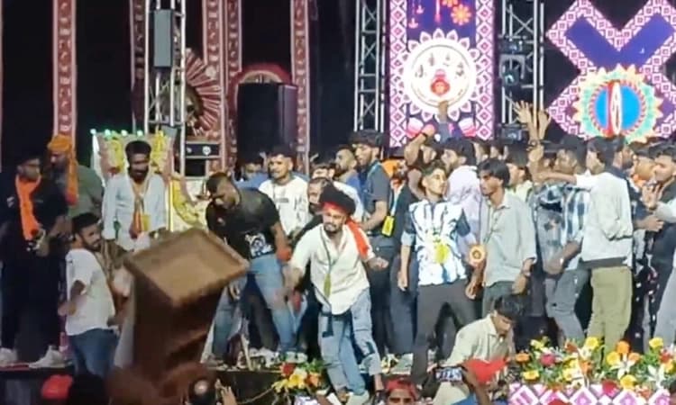 Violence erupts during Madikeri Dasara prize distribution; DySP injured, one arrested