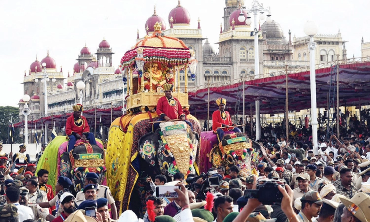 ಅಂಬಾರಿ ಹೊತ್ತು ರಾಜಮಾರ್ಗದಲ್ಲಿ ಸಾಗಿದ ಅಭಿಮನ್ಯು