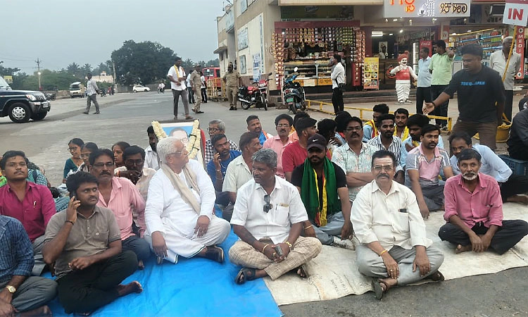 Bailhongal: ಮಳಿಗೆಗಳ ಟೆಂಡರ್‌: 2 ಗುಂಪುಗಳ ನಡುವೆ ಘರ್ಷಣೆ; 6 ಮಂದಿಗೆ ಗಾಯ