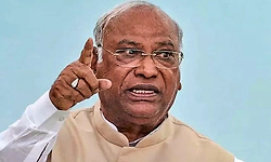 ಎಸ್‌ಐಆರ್‌ ಅಕ್ರಮದಿಂದ ಬಂದ ಸರ್ಕಾರ ವಿಸರ್ಜನೆ ಆಗಬೇಕು: ಖರ್ಗೆ