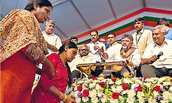 ಮೂರು ತಾಸು ಪ್ರಜೆಗಳ ಅಹವಾಲು ಆಲಿಸಿದ ಡಿಕೆಶಿ