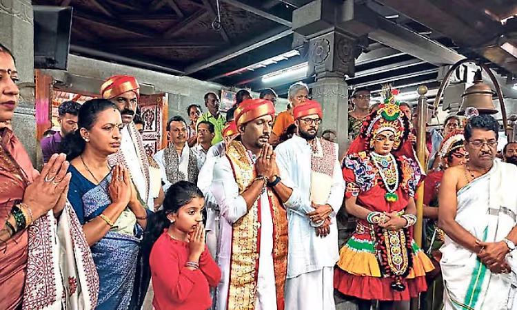 Mulki: Sixth annual journey of Sri Jnanashakti Subrahmanya Swami Yakshagana troupe begins